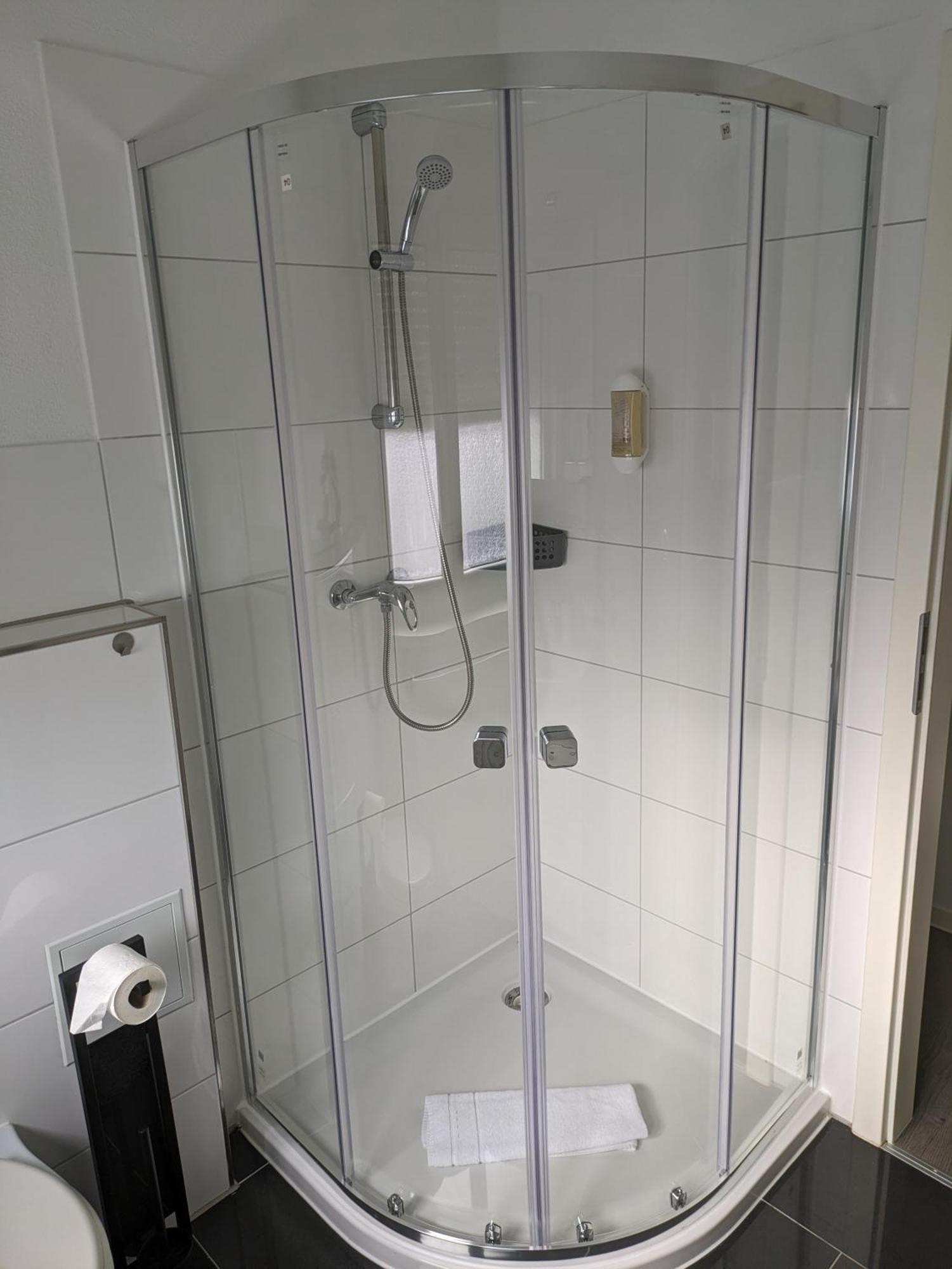 Hotel Ari Kaiserslautern Bagian luar foto