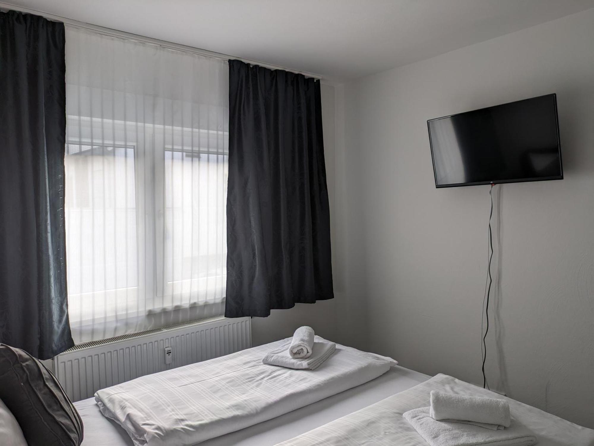 Hotel Ari Kaiserslautern Bagian luar foto