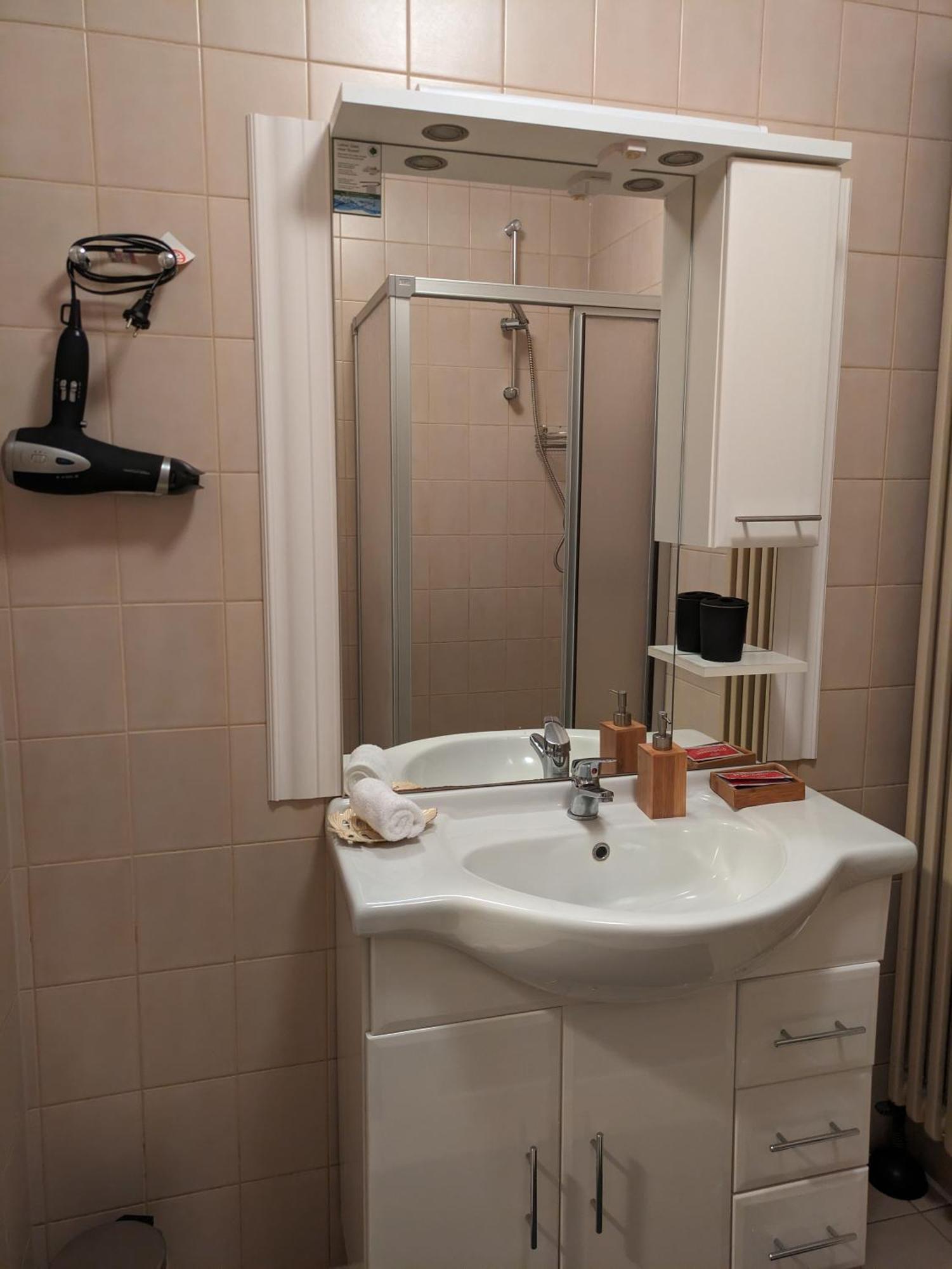 Hotel Ari Kaiserslautern Bagian luar foto