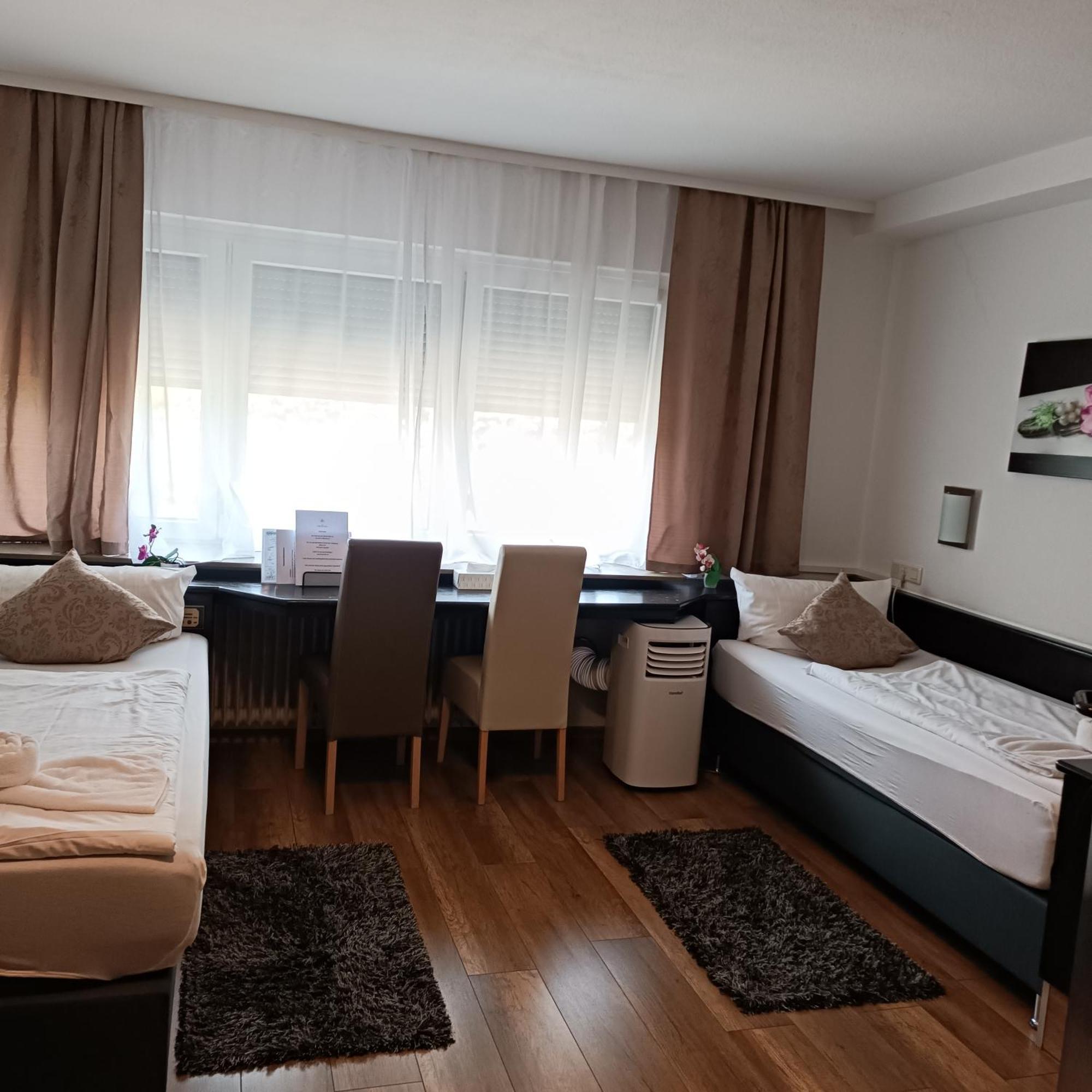 Hotel Ari Kaiserslautern Bagian luar foto