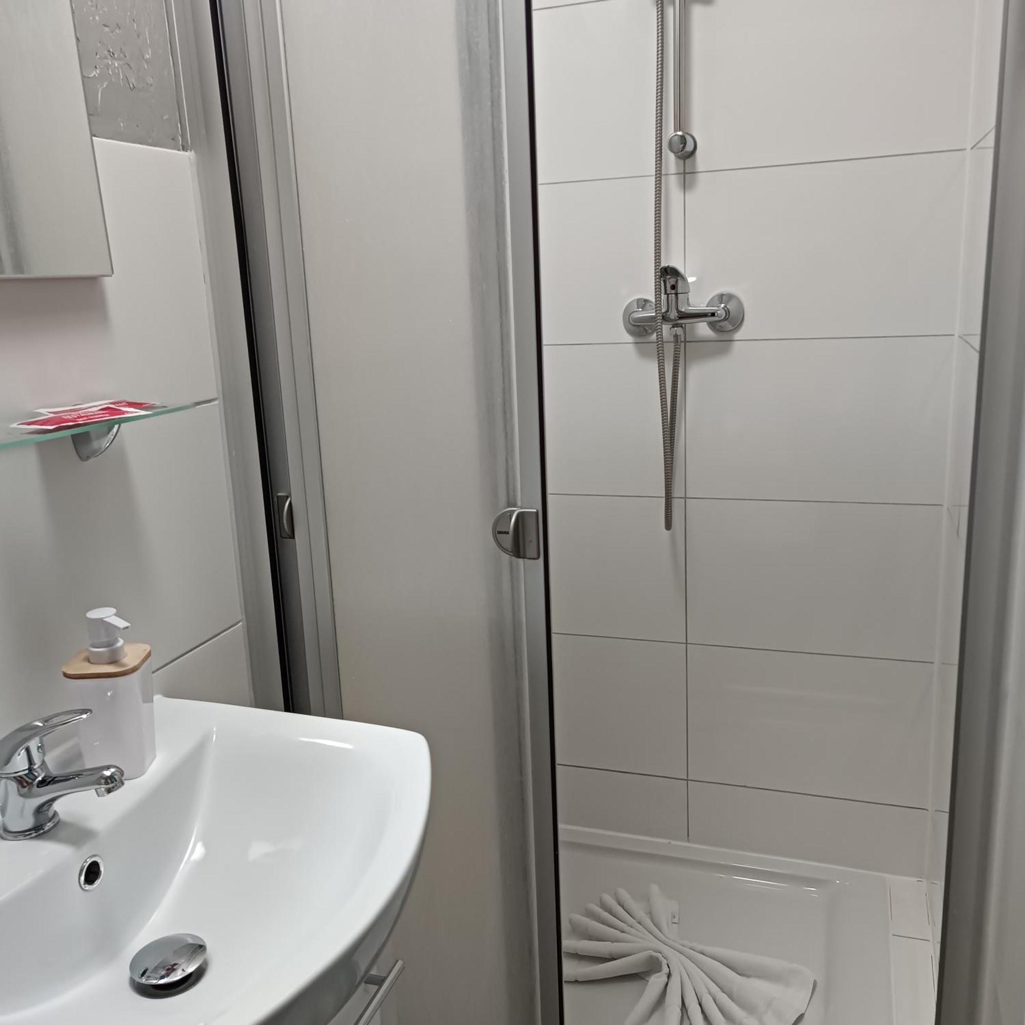 Hotel Ari Kaiserslautern Bagian luar foto