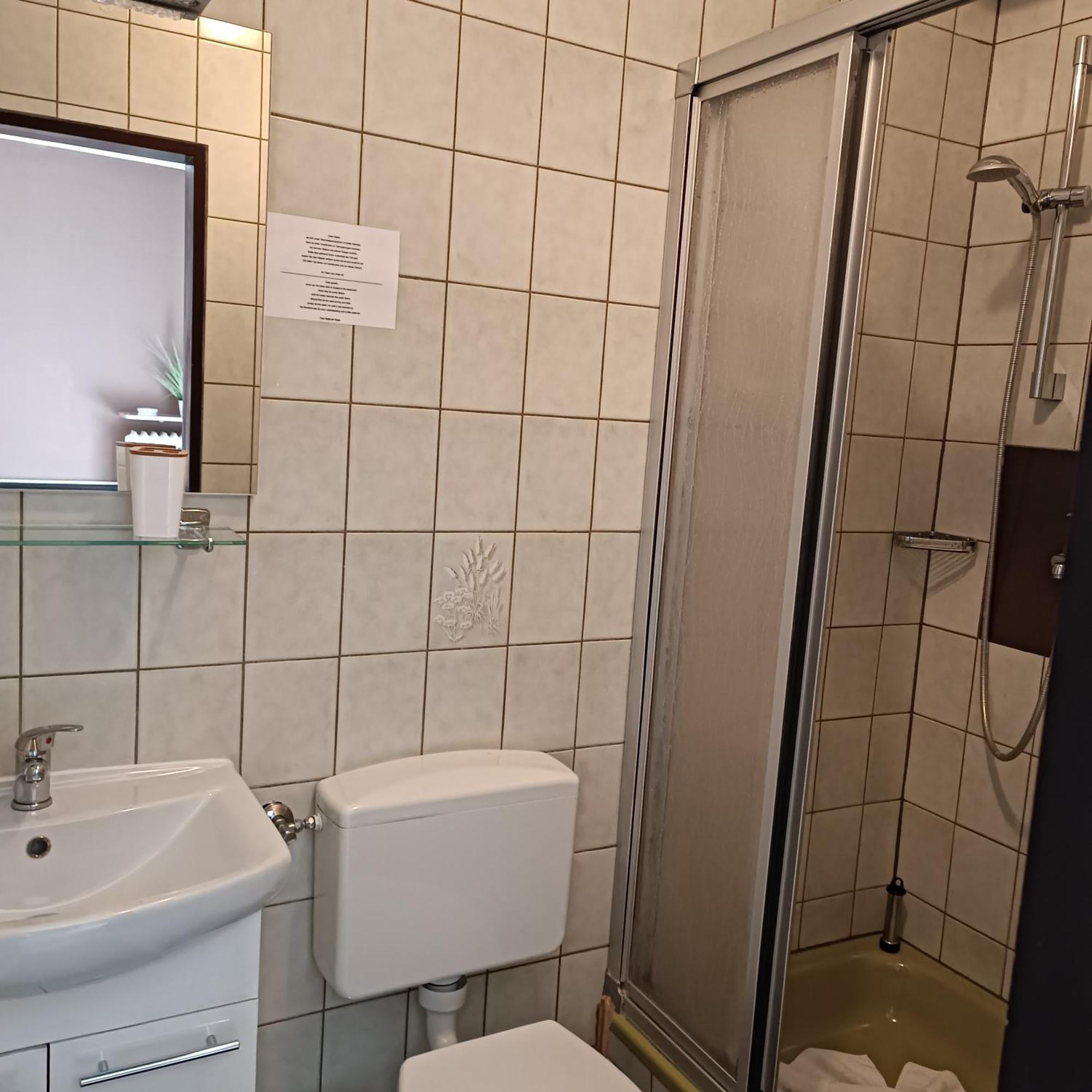 Hotel Ari Kaiserslautern Bagian luar foto