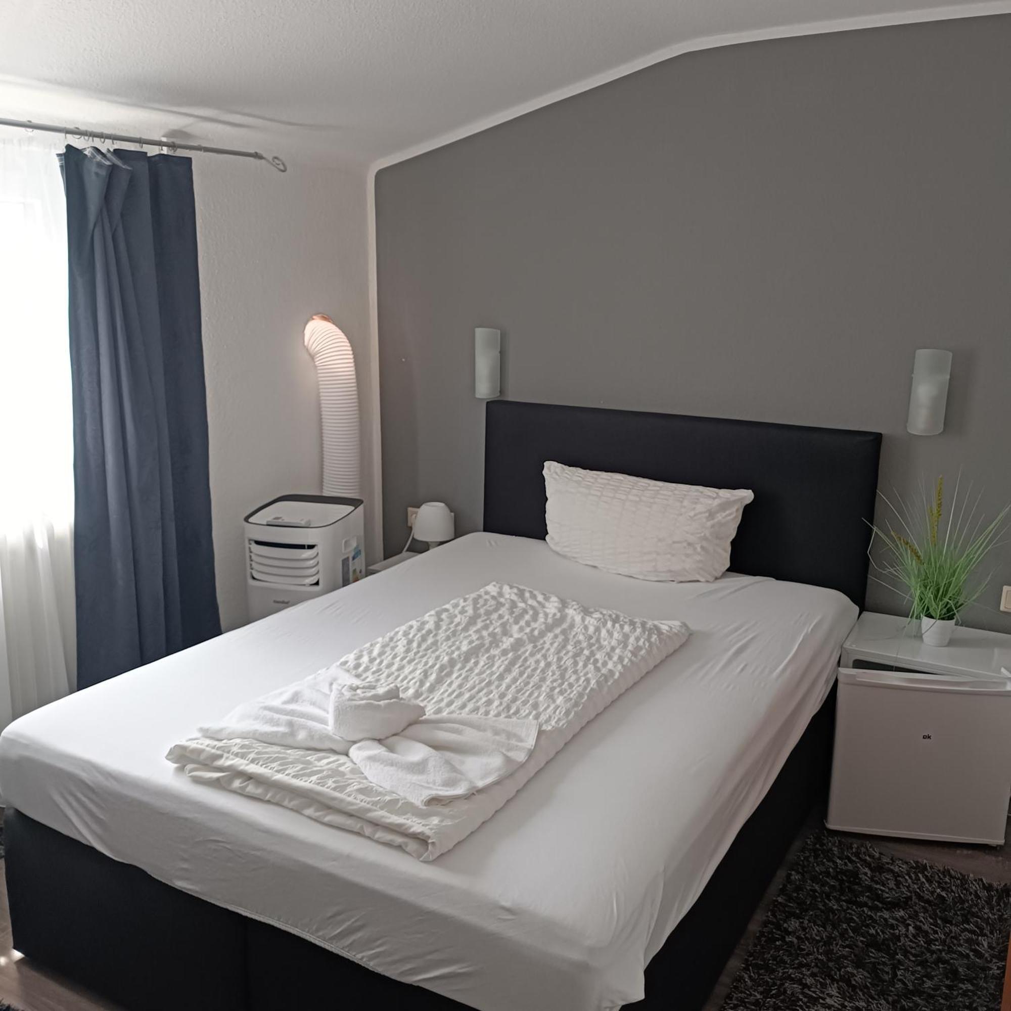 Hotel Ari Kaiserslautern Bagian luar foto