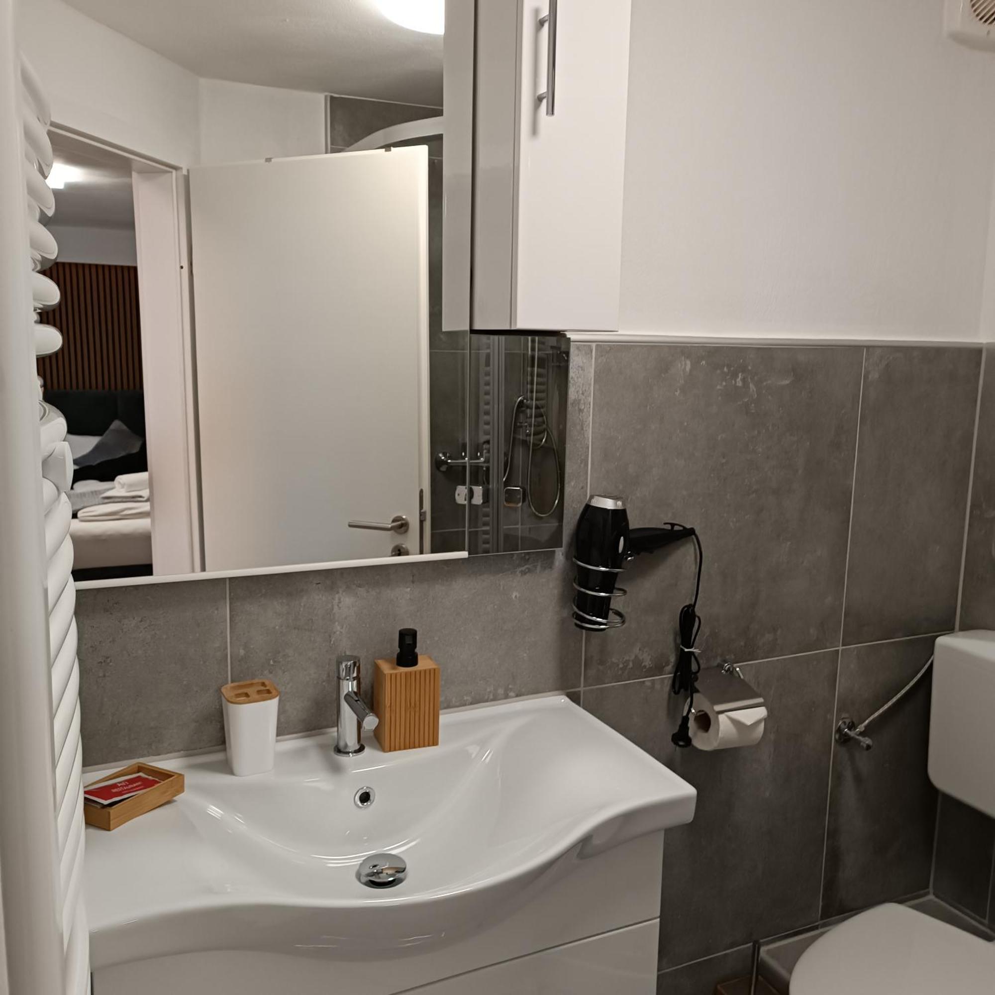 Hotel Ari Kaiserslautern Bagian luar foto